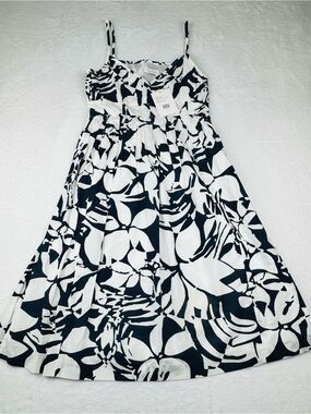 Robin Howe NWT dress. Size 6. Navy/ white. Brand new.